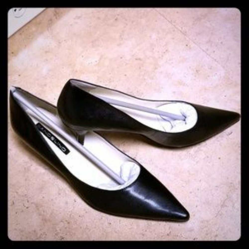 LIKE NEW: Bandolino Berry Black